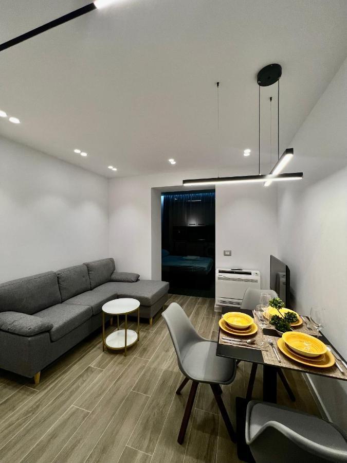 Deluxe Apartment Bllok Tirana Exterior photo