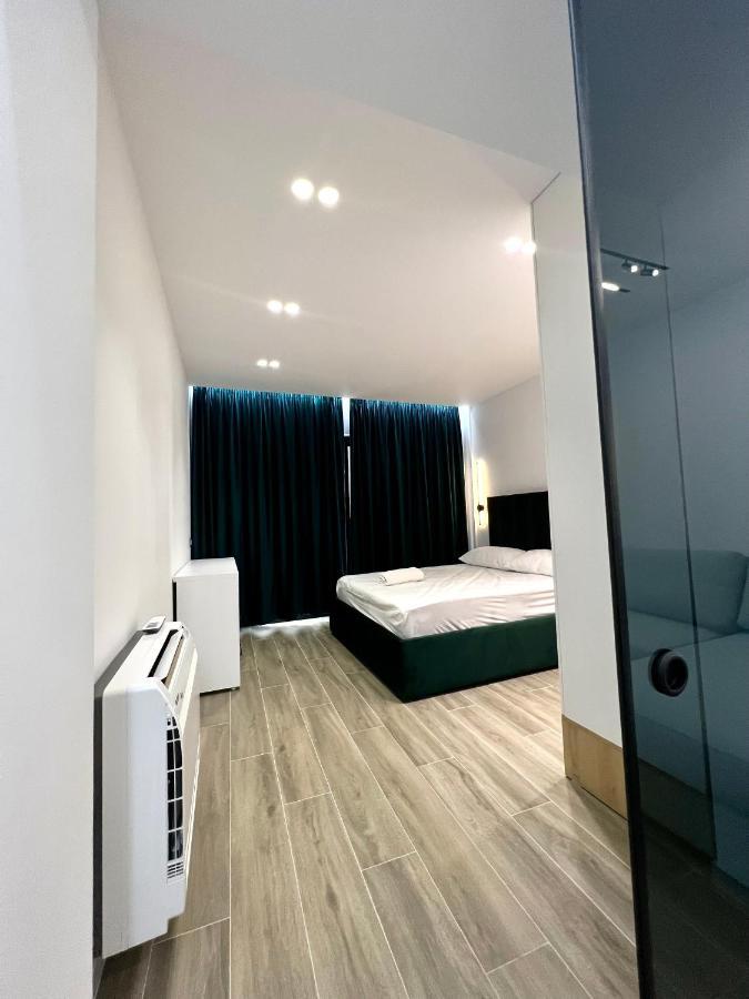 Deluxe Apartment Bllok Tirana Exterior photo