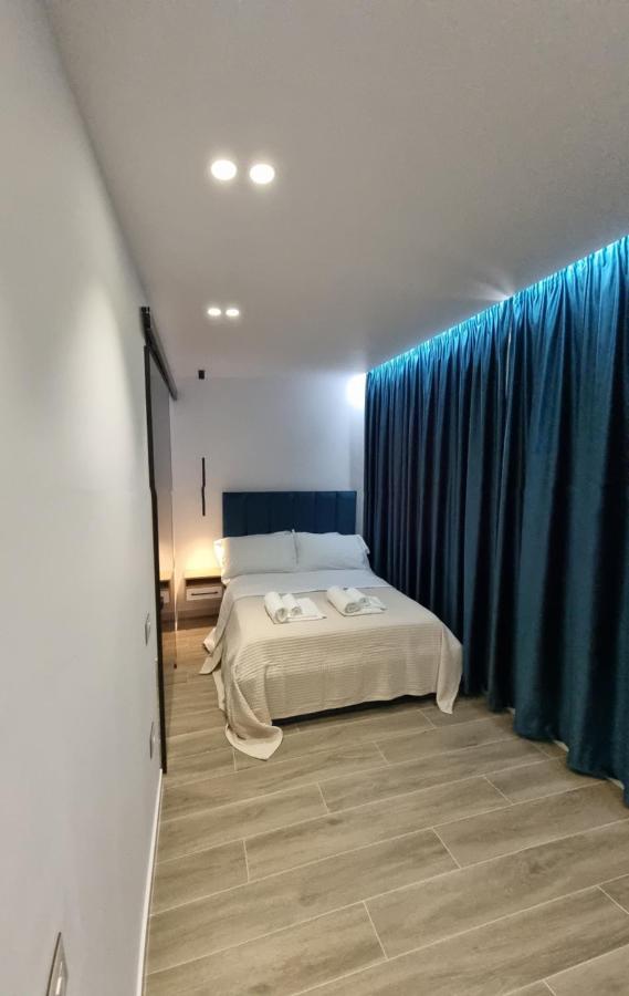 Deluxe Apartment Bllok Tirana Exterior photo